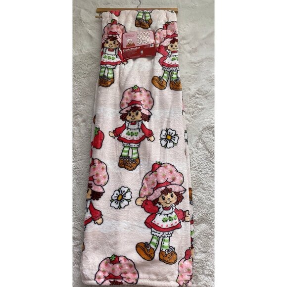 Strawberry Shortcake Classic 60 X 90” Soft Plush Blanket TWIN Size Poses Flowers - Picture 1 of 16